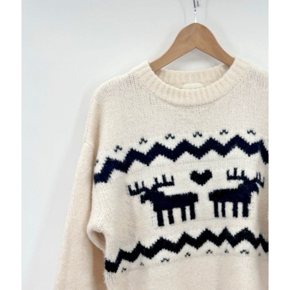 H&M Womens Medium Reindeer Heart Love Sweater Cottagecore Cozy Warm Holiday